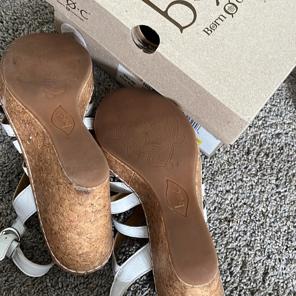 BOC-Born Concepts-women’s white leather sandals.Good condition. Size 9. $20 - Picture 3 of 5